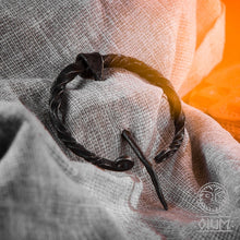 Load image into Gallery viewer, Penannular