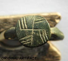 Load image into Gallery viewer, Bronze Swastika Ring