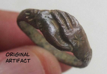 Load image into Gallery viewer, Bronze Clasped Hands Ring