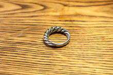 Load image into Gallery viewer, Bronze Twisted Ring