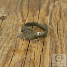 Load image into Gallery viewer, Medieval brass ring