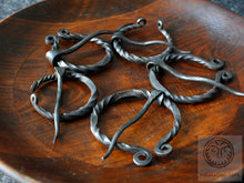 Load image into Gallery viewer, Penannular