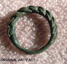 Load image into Gallery viewer, Bronze Twisted Ring
